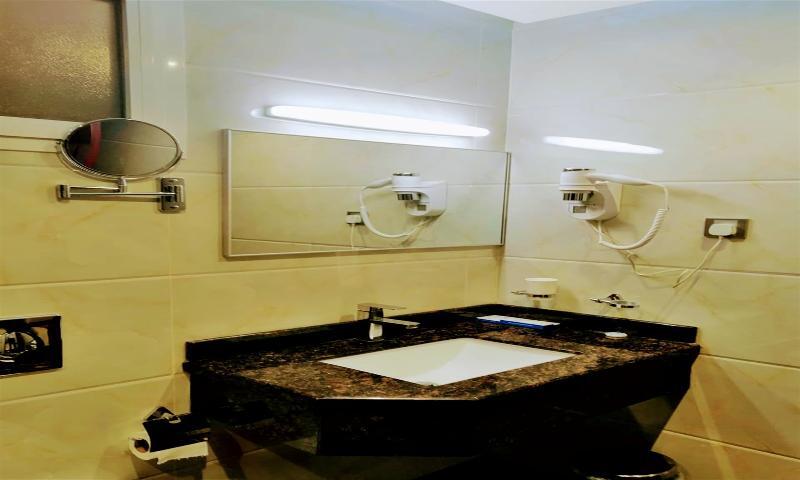 Carawan Hotel Jeddah Bagian luar foto